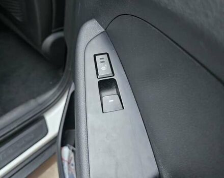 Белый Хендай Туксон, объемом двигателя 2 л и пробегом 187 тыс. км за 24000 $, фото 1 на Automoto.ua