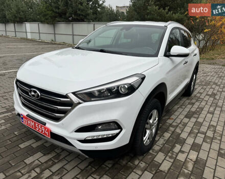 Белый Хендай Туксон, объемом двигателя 1.69 л и пробегом 178 тыс. км за 12800 $, фото 3 на Automoto.ua