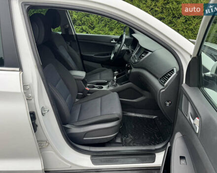 Белый Хендай Туксон, объемом двигателя 1.69 л и пробегом 178 тыс. км за 12800 $, фото 20 на Automoto.ua