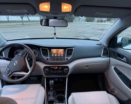 Белый Хендай Туксон, объемом двигателя 2 л и пробегом 136 тыс. км за 17500 $, фото 2 на Automoto.ua