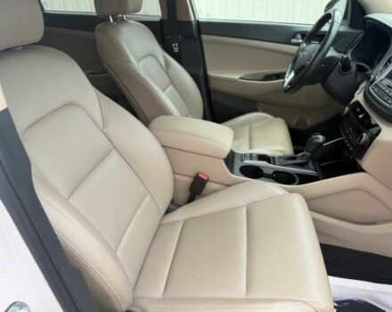 Белый Хендай Туксон, объемом двигателя 1.6 л и пробегом 50 тыс. км за 3500 $, фото 7 на Automoto.ua