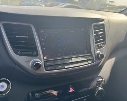 Білий Хендай Туксон, об'ємом двигуна 2 л та пробігом 82 тис. км за 15800 $, фото 15 на Automoto.ua