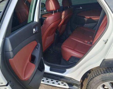 Белый Хендай Туксон, объемом двигателя 2 л и пробегом 68 тыс. км за 27000 $, фото 7 на Automoto.ua