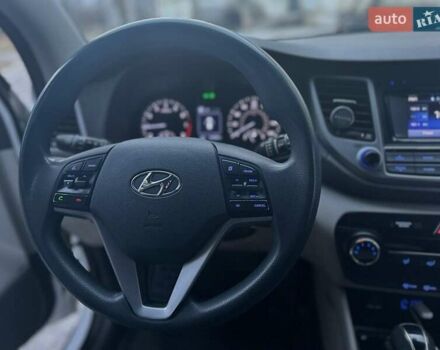 Білий Хендай Туксон, об'ємом двигуна 1.98 л та пробігом 135 тис. км за 15800 $, фото 16 на Automoto.ua