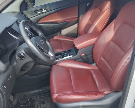 Белый Хендай Туксон, объемом двигателя 2 л и пробегом 68 тыс. км за 27000 $, фото 8 на Automoto.ua