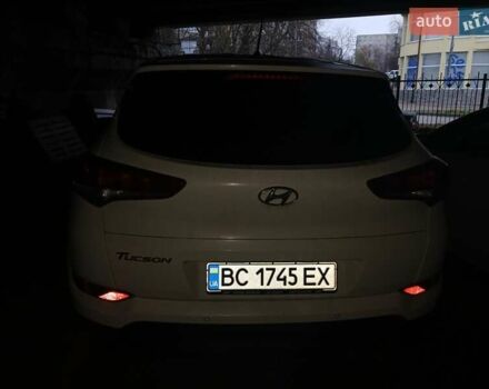 Белый Хендай Туксон, объемом двигателя 2 л и пробегом 41 тыс. км за 18300 $, фото 2 на Automoto.ua