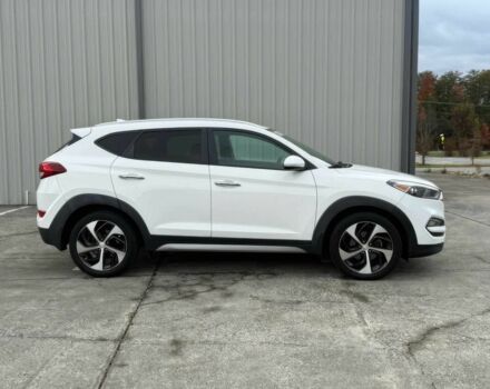 Белый Хендай Туксон, объемом двигателя 1.6 л и пробегом 50 тыс. км за 3500 $, фото 6 на Automoto.ua