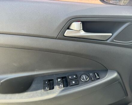 Білий Хендай Туксон, об'ємом двигуна 2 л та пробігом 82 тис. км за 15800 $, фото 11 на Automoto.ua