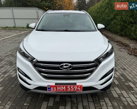 Белый Хендай Туксон, объемом двигателя 1.69 л и пробегом 178 тыс. км за 12800 $, фото 2 на Automoto.ua