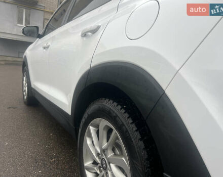 Белый Хендай Туксон, объемом двигателя 2 л и пробегом 147 тыс. км за 17500 $, фото 8 на Automoto.ua