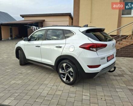 Белый Хендай Туксон, объемом двигателя 2 л и пробегом 203 тыс. км за 18700 $, фото 18 на Automoto.ua
