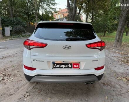 Белый Хендай Туксон, объемом двигателя 2 л и пробегом 193 тыс. км за 17890 $, фото 6 на Automoto.ua