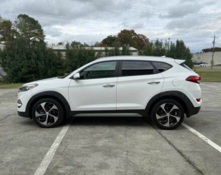 Белый Хендай Туксон, объемом двигателя 1.6 л и пробегом 50 тыс. км за 3500 $, фото 3 на Automoto.ua