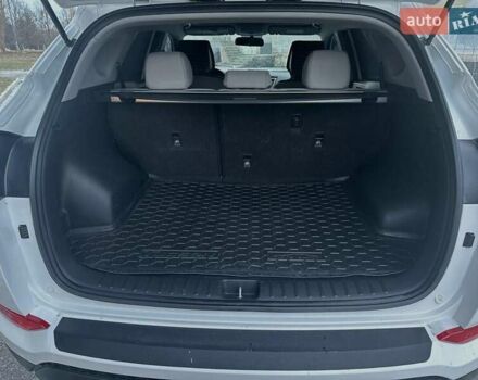 Білий Хендай Туксон, об'ємом двигуна 1.98 л та пробігом 135 тис. км за 15800 $, фото 7 на Automoto.ua