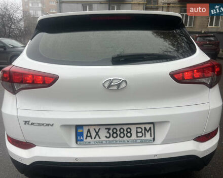 Белый Хендай Туксон, объемом двигателя 2 л и пробегом 147 тыс. км за 17500 $, фото 5 на Automoto.ua