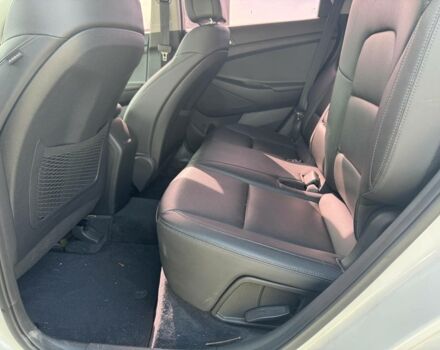 Білий Хендай Туксон, об'ємом двигуна 2 л та пробігом 82 тис. км за 15800 $, фото 18 на Automoto.ua