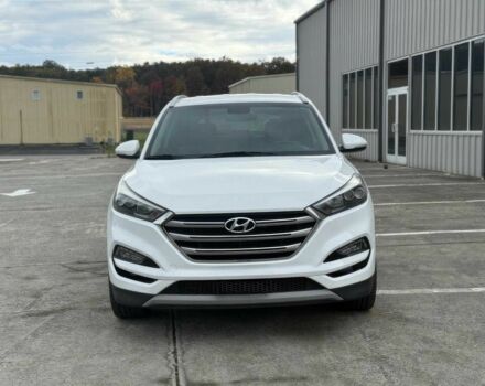 Белый Хендай Туксон, объемом двигателя 1.6 л и пробегом 50 тыс. км за 3500 $, фото 1 на Automoto.ua