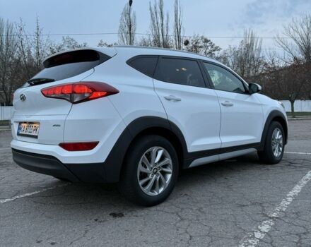 Белый Хендай Туксон, объемом двигателя 2 л и пробегом 136 тыс. км за 17500 $, фото 1 на Automoto.ua