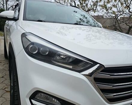 Белый Хендай Туксон, объемом двигателя 2 л и пробегом 187 тыс. км за 24000 $, фото 14 на Automoto.ua