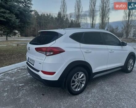 Білий Хендай Туксон, об'ємом двигуна 1.98 л та пробігом 135 тис. км за 15800 $, фото 4 на Automoto.ua
