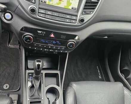 Білий Хендай Туксон, об'ємом двигуна 2 л та пробігом 80 тис. км за 20000 $, фото 12 на Automoto.ua