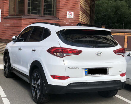 Белый Хендай Туксон, объемом двигателя 2 л и пробегом 38 тыс. км за 24000 $, фото 5 на Automoto.ua