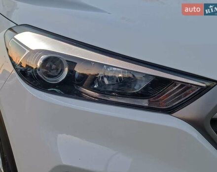 Хендай Туксон 2017 в Харькове на Automoto.ua Белый Хендай Туксон, объемом двигателя 2 л и пробегом 146 тыс. км за 16490 $, фото 3 на Automoto.ua