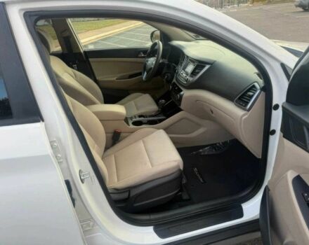 Белый Хендай Туксон, объемом двигателя 2 л и пробегом 60 тыс. км за 12200 $, фото 10 на Automoto.ua