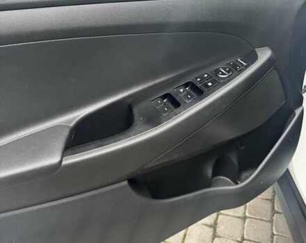 Белый Хендай Туксон, объемом двигателя 1.7 л и пробегом 149 тыс. км за 18200 $, фото 7 на Automoto.ua