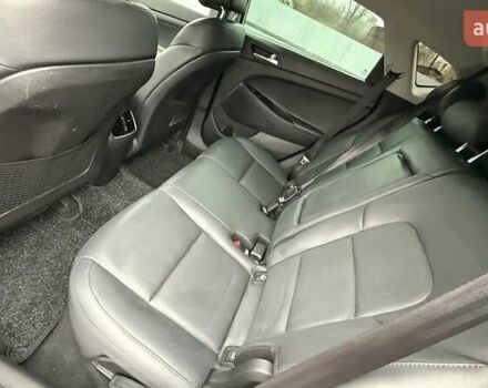 Белый Хендай Туксон, объемом двигателя 2 л и пробегом 82 тыс. км за 19000 $, фото 6 на Automoto.ua