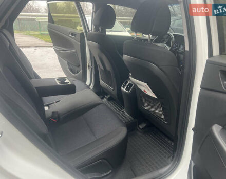 Белый Хендай Туксон, объемом двигателя 2 л и пробегом 147 тыс. км за 17500 $, фото 13 на Automoto.ua