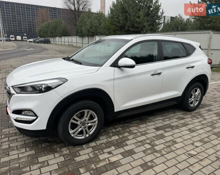 Белый Хендай Туксон, объемом двигателя 1.69 л и пробегом 178 тыс. км за 12800 $, фото 5 на Automoto.ua