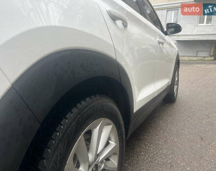 Белый Хендай Туксон, объемом двигателя 2 л и пробегом 147 тыс. км за 17500 $, фото 9 на Automoto.ua