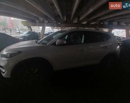 Белый Хендай Туксон, объемом двигателя 2 л и пробегом 41 тыс. км за 18300 $, фото 1 на Automoto.ua