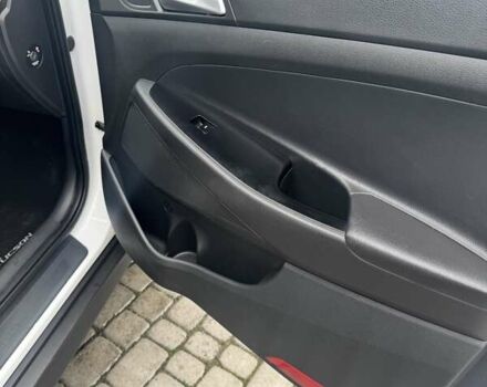 Белый Хендай Туксон, объемом двигателя 1.7 л и пробегом 149 тыс. км за 18200 $, фото 18 на Automoto.ua