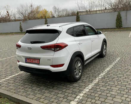 Белый Хендай Туксон, объемом двигателя 2 л и пробегом 167 тыс. км за 15800 $, фото 4 на Automoto.ua