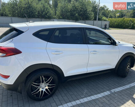 Белый Хендай Туксон, объемом двигателя 2 л и пробегом 167 тыс. км за 13900 $, фото 9 на Automoto.ua