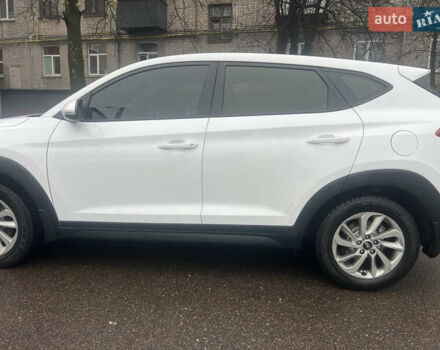 Белый Хендай Туксон, объемом двигателя 2 л и пробегом 147 тыс. км за 17500 $, фото 4 на Automoto.ua