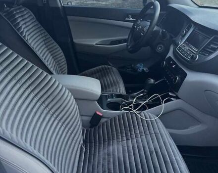 Білий Хендай Туксон, об'ємом двигуна 1.98 л та пробігом 135 тис. км за 15800 $, фото 13 на Automoto.ua