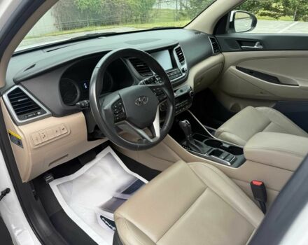 Белый Хендай Туксон, объемом двигателя 1.6 л и пробегом 50 тыс. км за 3500 $, фото 8 на Automoto.ua