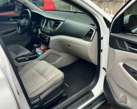 Белый Хендай Туксон, объемом двигателя 2 л и пробегом 96 тыс. км за 16900 $, фото 5 на Automoto.ua