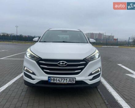 Белый Хендай Туксон, объемом двигателя 2 л и пробегом 91 тыс. км за 15900 $, фото 2 на Automoto.ua