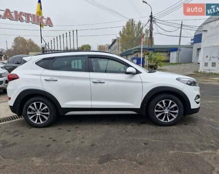 Белый Хендай Туксон, объемом двигателя 2 л и пробегом 111 тыс. км за 19999 $, фото 7 на Automoto.ua