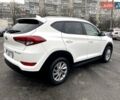 Белый Хендай Туксон, объемом двигателя 1.69 л и пробегом 163 тыс. км за 15499 $, фото 1 на Automoto.ua