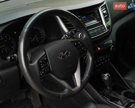 Белый Хендай Туксон, объемом двигателя 2 л и пробегом 99 тыс. км за 20500 $, фото 18 на Automoto.ua