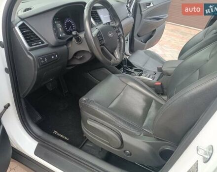 Білий Хендай Туксон, об'ємом двигуна 2 л та пробігом 169 тис. км за 19999 $, фото 27 на Automoto.ua