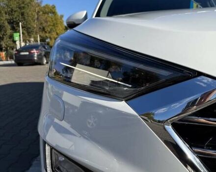 Белый Хендай Туксон, объемом двигателя 2 л и пробегом 97 тыс. км за 24800 $, фото 3 на Automoto.ua