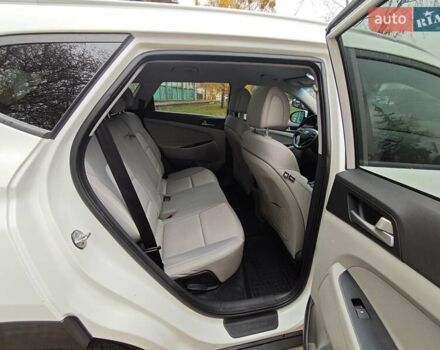 Белый Хендай Туксон, объемом двигателя 2.36 л и пробегом 75 тыс. км за 16700 $, фото 17 на Automoto.ua