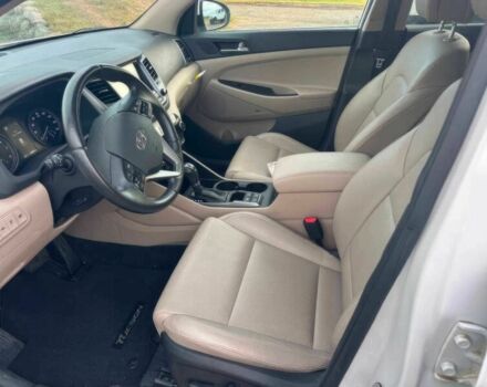 Белый Хендай Туксон, объемом двигателя 1.6 л и пробегом 48 тыс. км за 9200 $, фото 8 на Automoto.ua