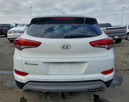 Белый Хендай Туксон, объемом двигателя 1.6 л и пробегом 120 тыс. км за 2800 $, фото 5 на Automoto.ua